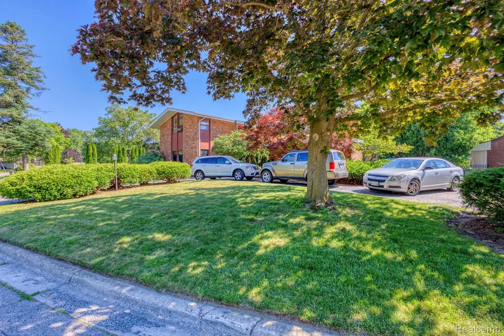 46 W Breitmeyer Place Mt. Clemens City MI 48043