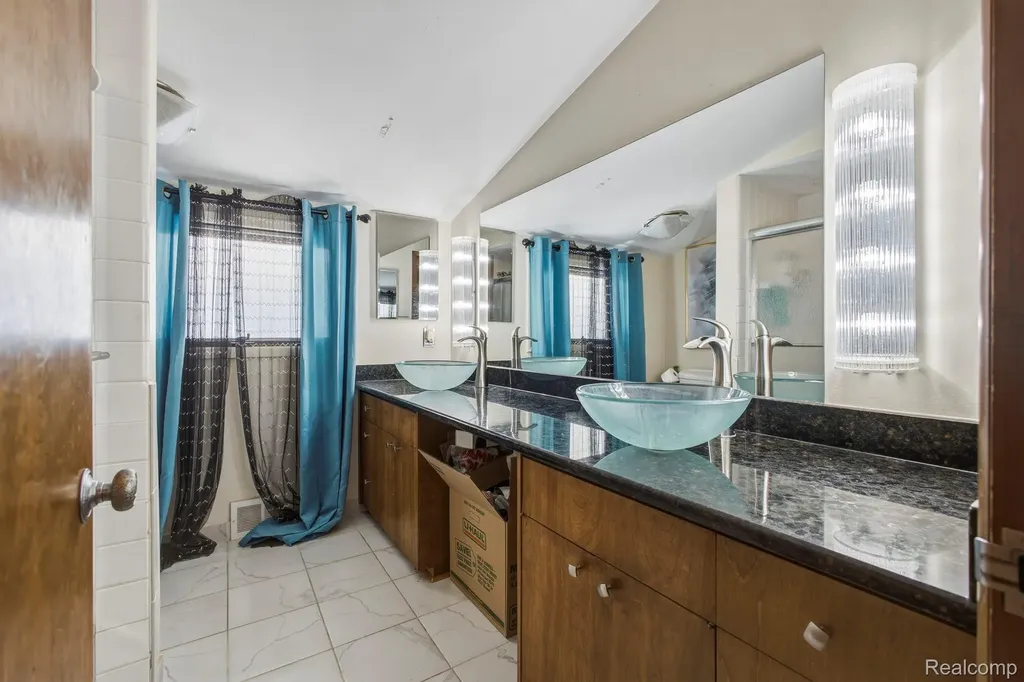 46 W Breitmeyer Place Mt. Clemens City MI 48043