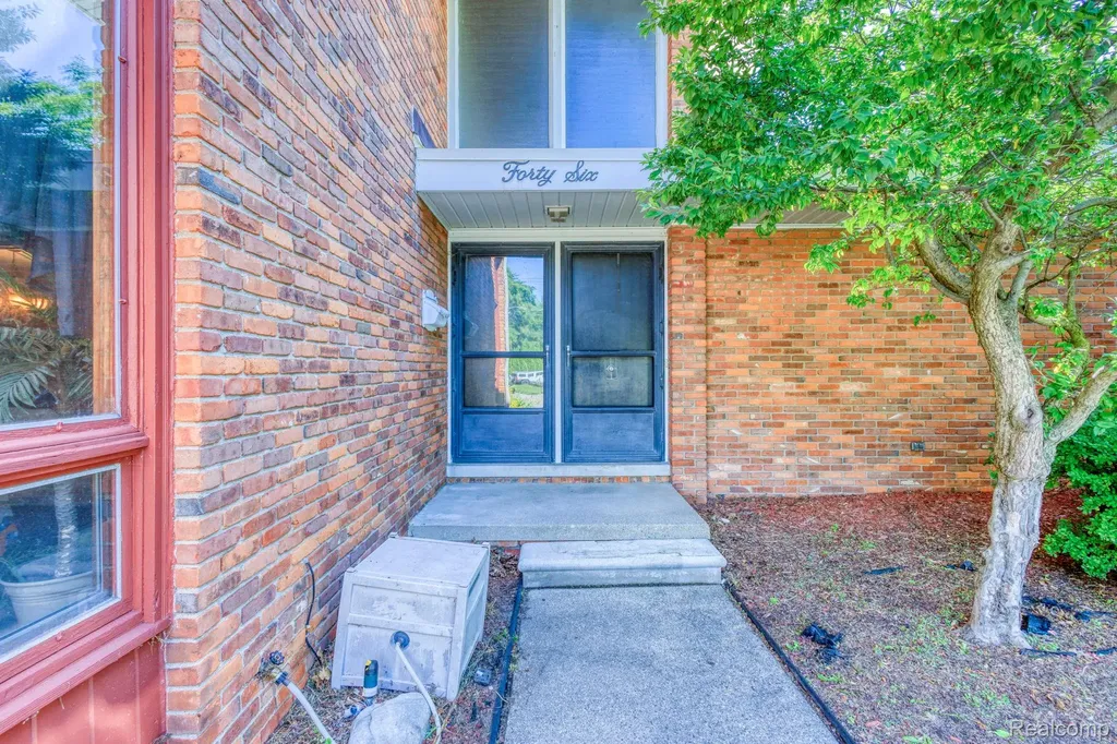 46 W Breitmeyer Place Mt. Clemens City MI 48043