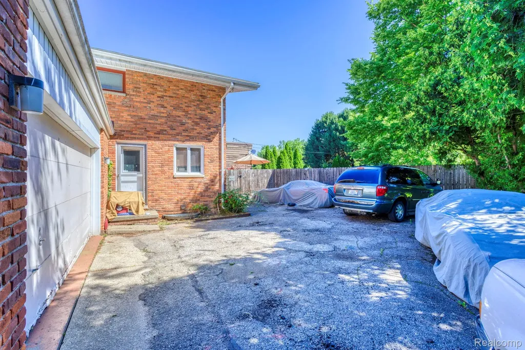 46 W Breitmeyer Place Mt. Clemens City MI 48043