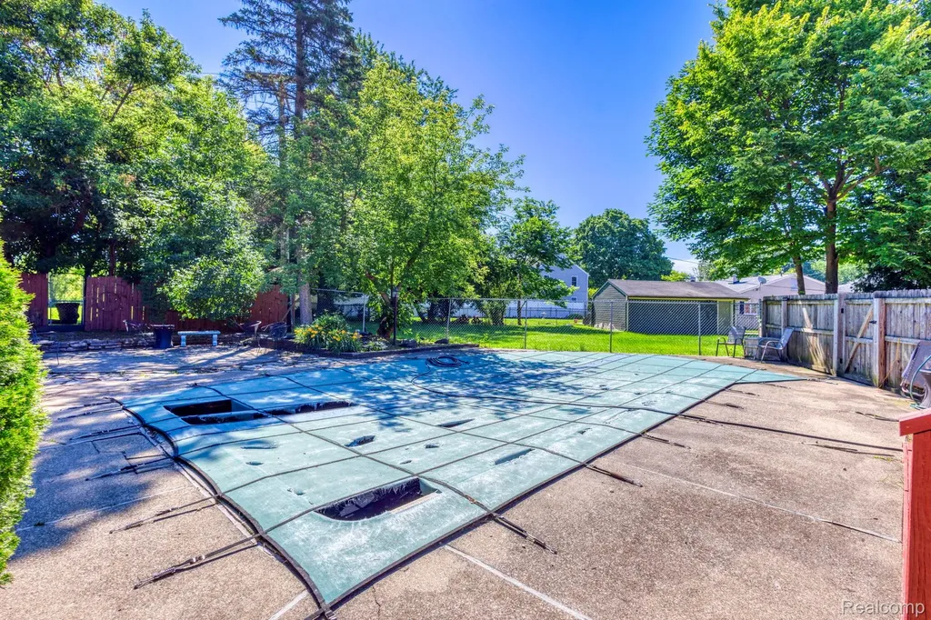 46 W Breitmeyer Place Mt. Clemens City MI 48043