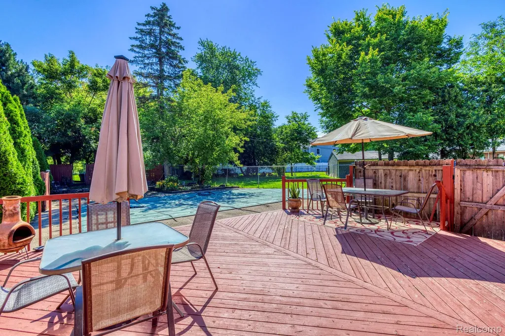 46 W Breitmeyer Place Mt. Clemens City MI 48043