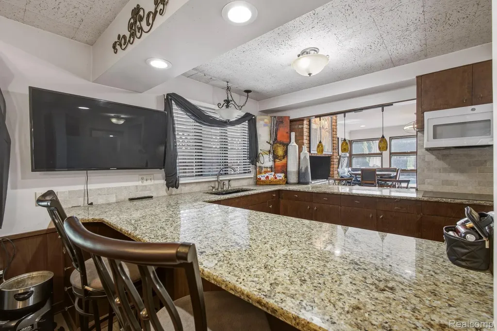 46 W Breitmeyer Place Mt. Clemens City MI 48043