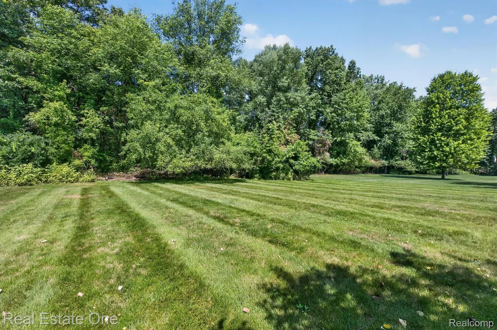 5128 Queensway Marion Township MI 48843