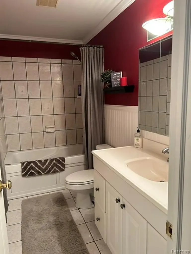 15471 Whitaker Road Fenton Charter Township MI 48451