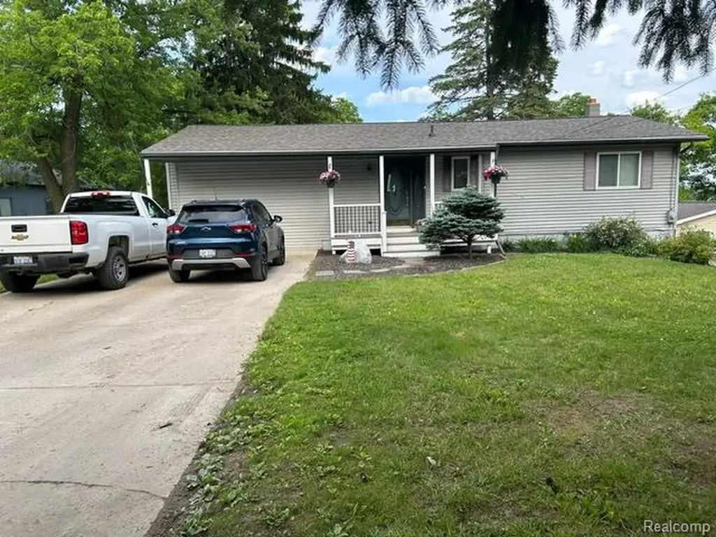 15471 Whitaker Road Fenton Charter Township MI 48451