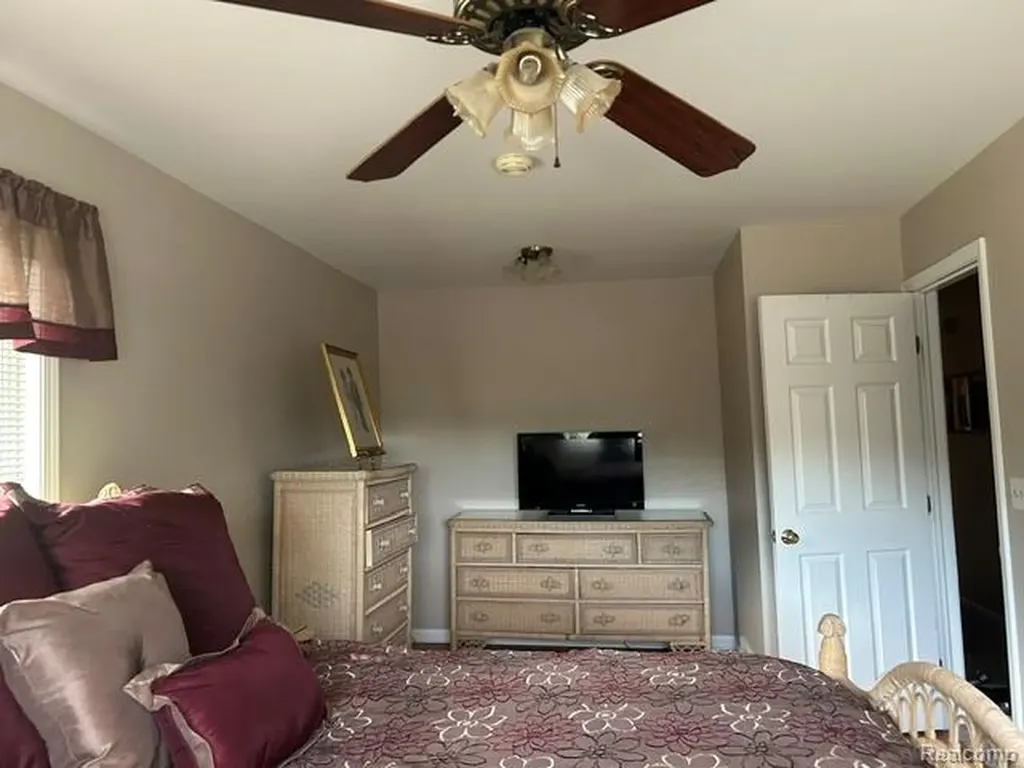15471 Whitaker Road Fenton Charter Township MI 48451