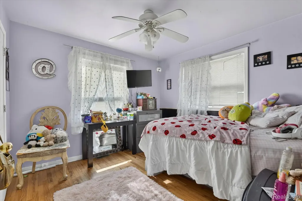 1370 Parkwood Avenue York Charter Township MI 48198