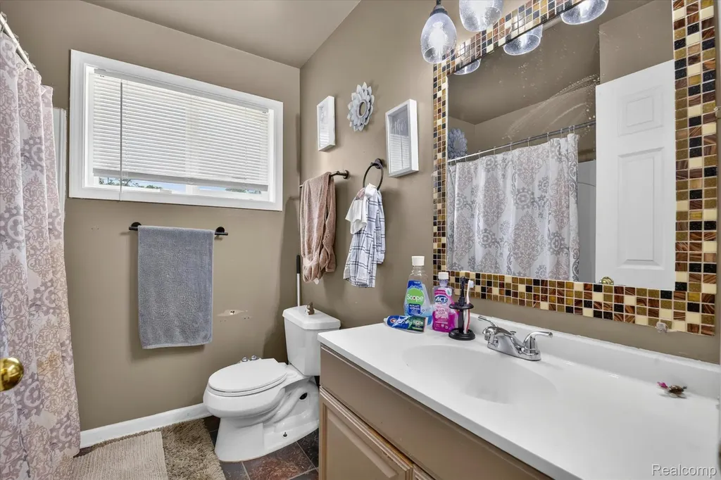 1370 Parkwood Avenue York Charter Township MI 48198