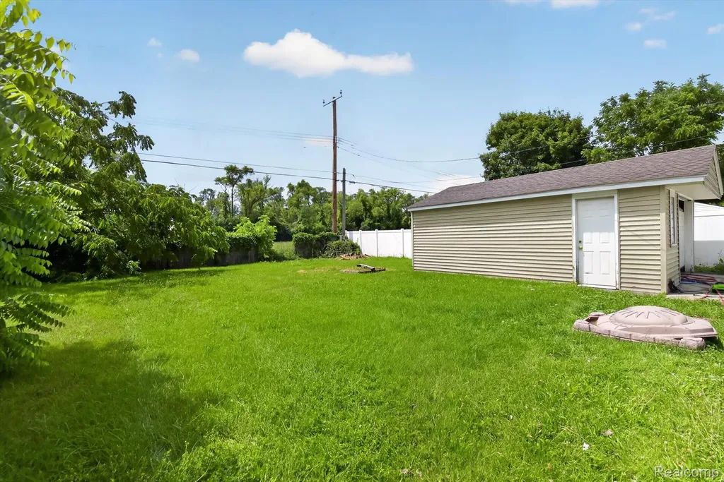 1370 Parkwood Avenue York Charter Township MI 48198