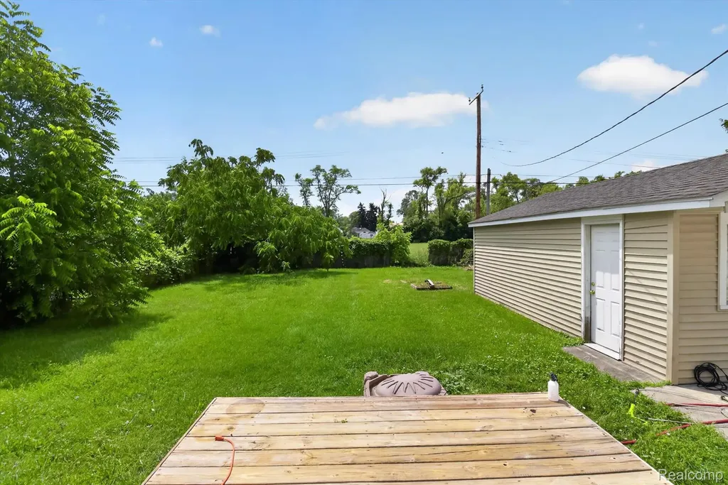 1370 Parkwood Avenue York Charter Township MI 48198