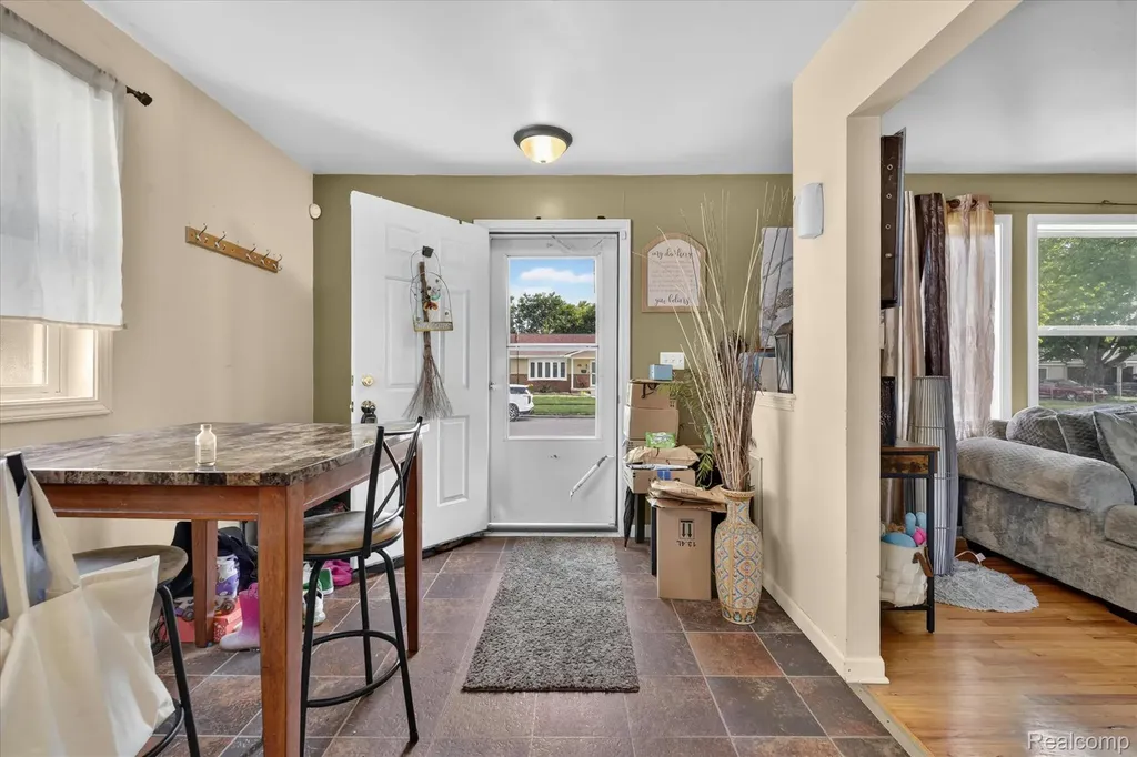 1370 Parkwood Avenue York Charter Township MI 48198