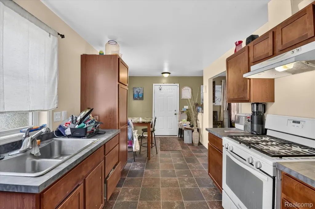 1370 Parkwood Avenue York Charter Township MI 48198