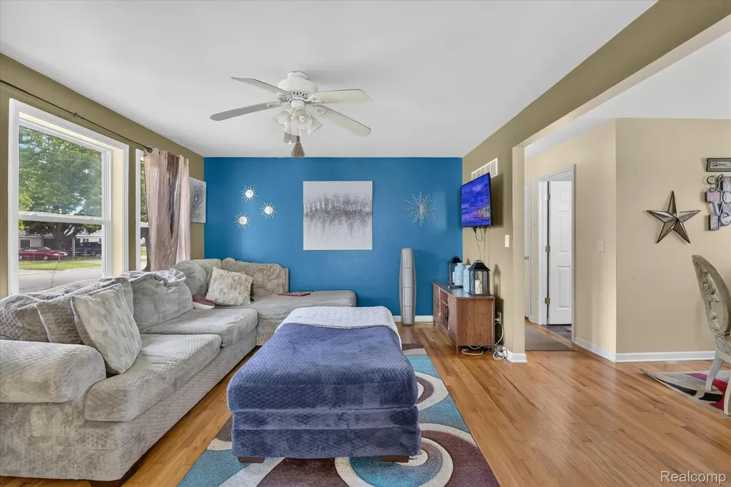 1370 Parkwood Avenue York Charter Township MI 48198
