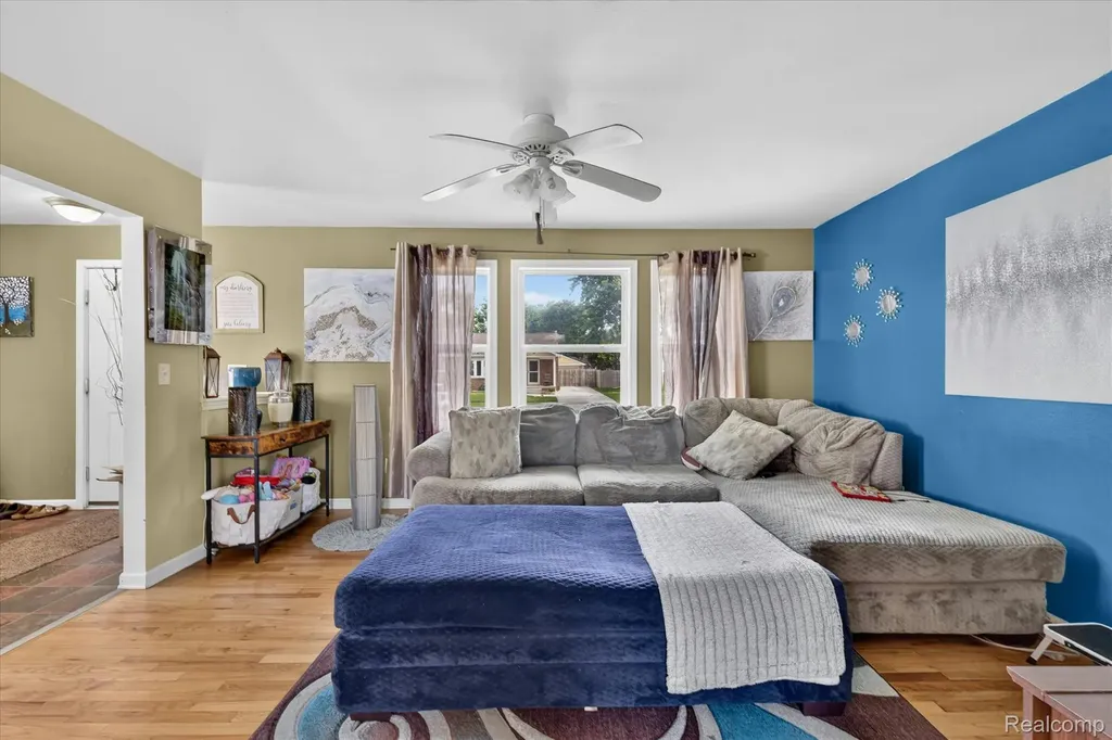 1370 Parkwood Avenue York Charter Township MI 48198