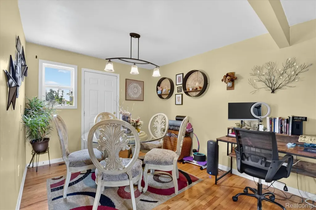 1370 Parkwood Avenue York Charter Township MI 48198