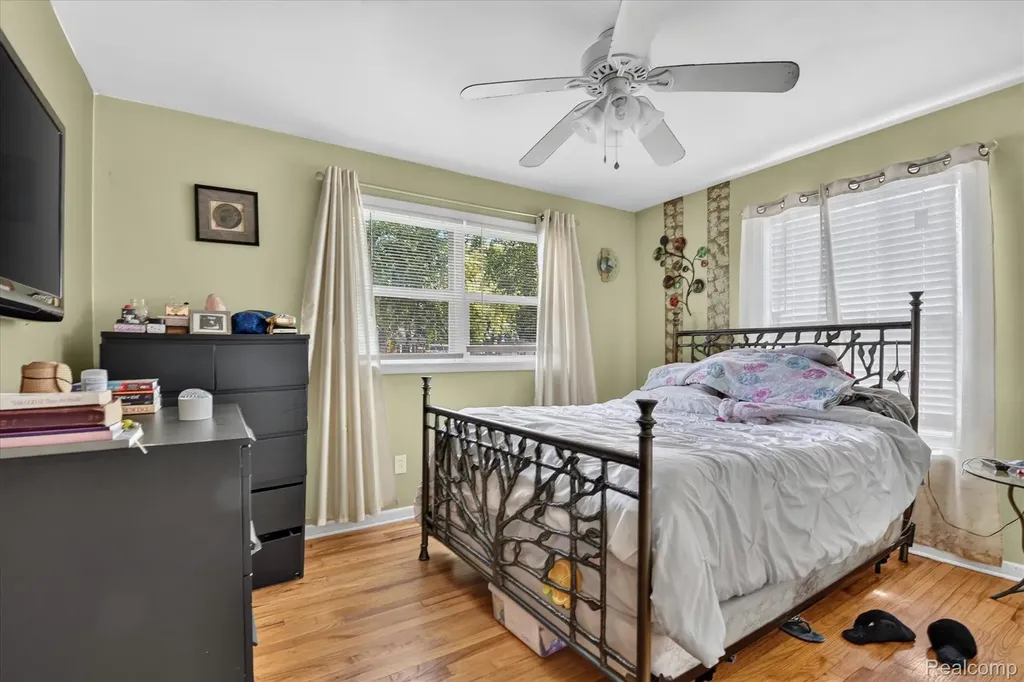 1370 Parkwood Avenue York Charter Township MI 48198