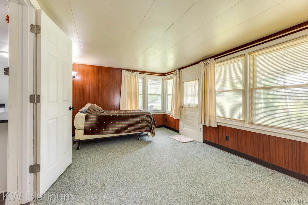 5930 Gratiot Avenue St. Clair Township MI 48079