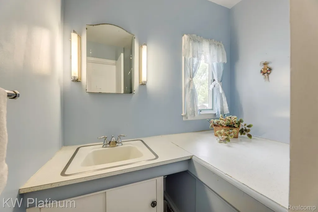 5930 Gratiot Avenue St. Clair Township MI 48079