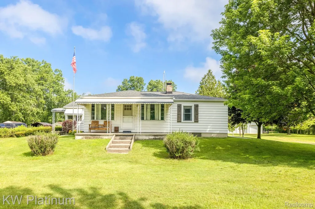 5930 Gratiot Avenue St. Clair Township MI 48079