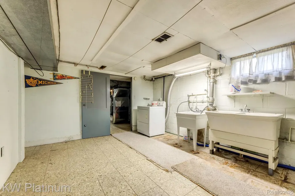 5930 Gratiot Avenue St. Clair Township MI 48079