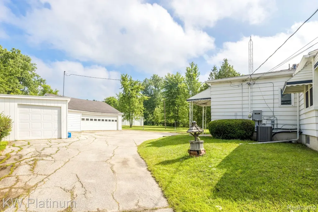 5930 Gratiot Avenue St. Clair Township MI 48079
