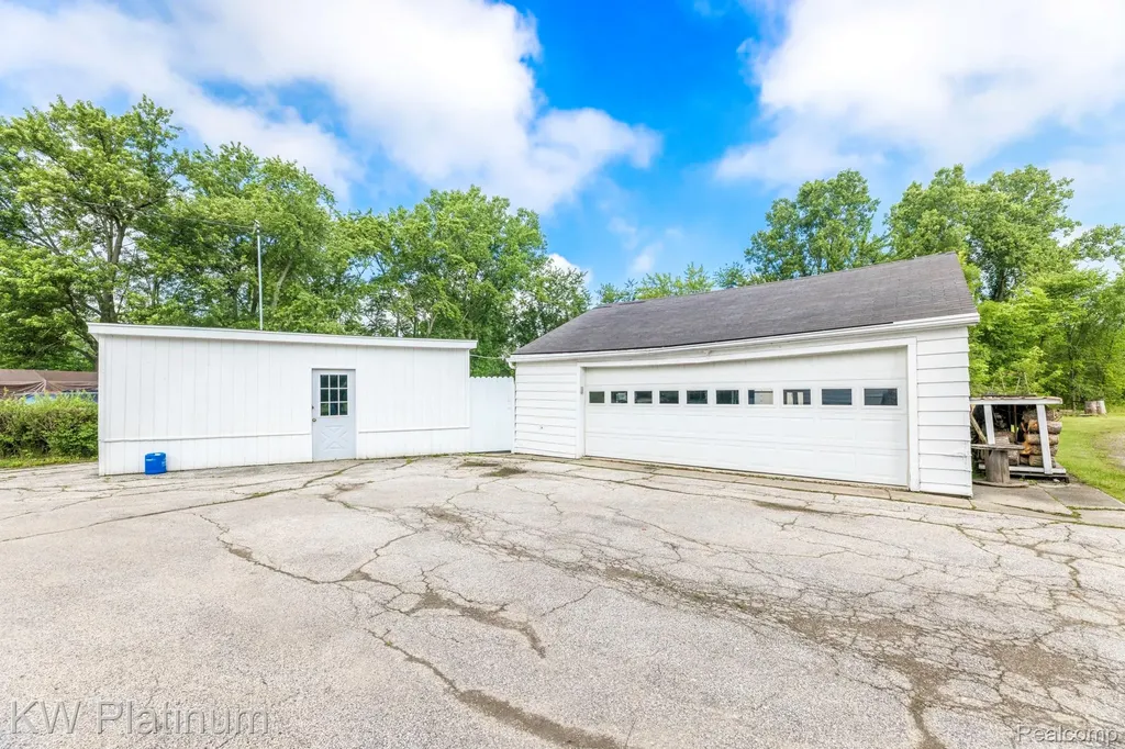 5930 Gratiot Avenue St. Clair Township MI 48079