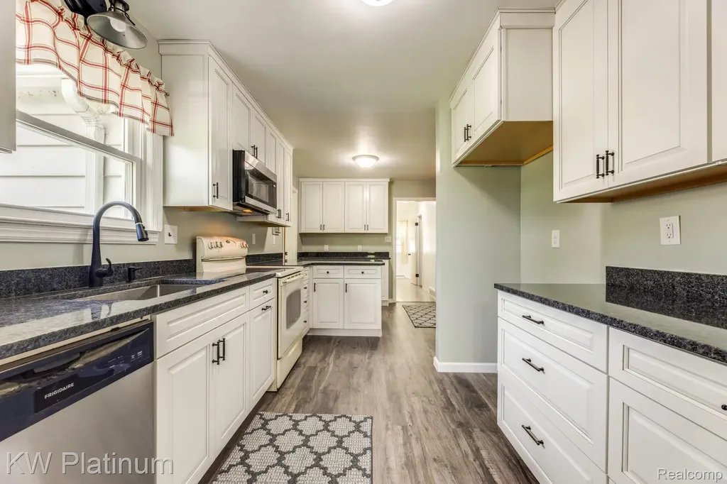 5930 Gratiot Avenue St. Clair Township MI 48079