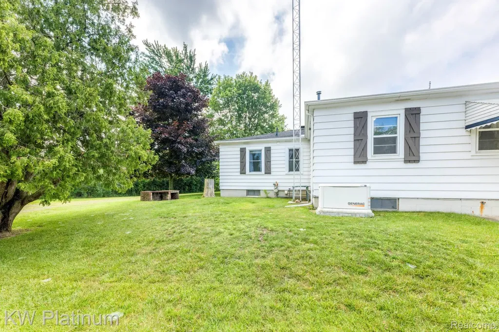 5930 Gratiot Avenue St. Clair Township MI 48079