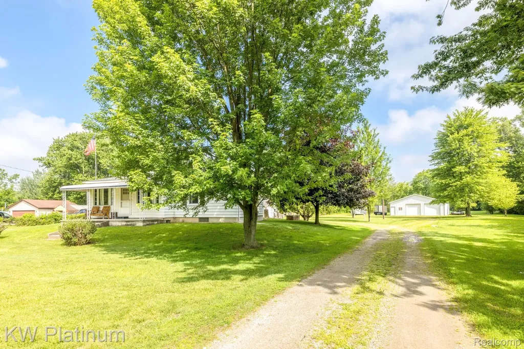 5930 Gratiot Avenue St. Clair Township MI 48079