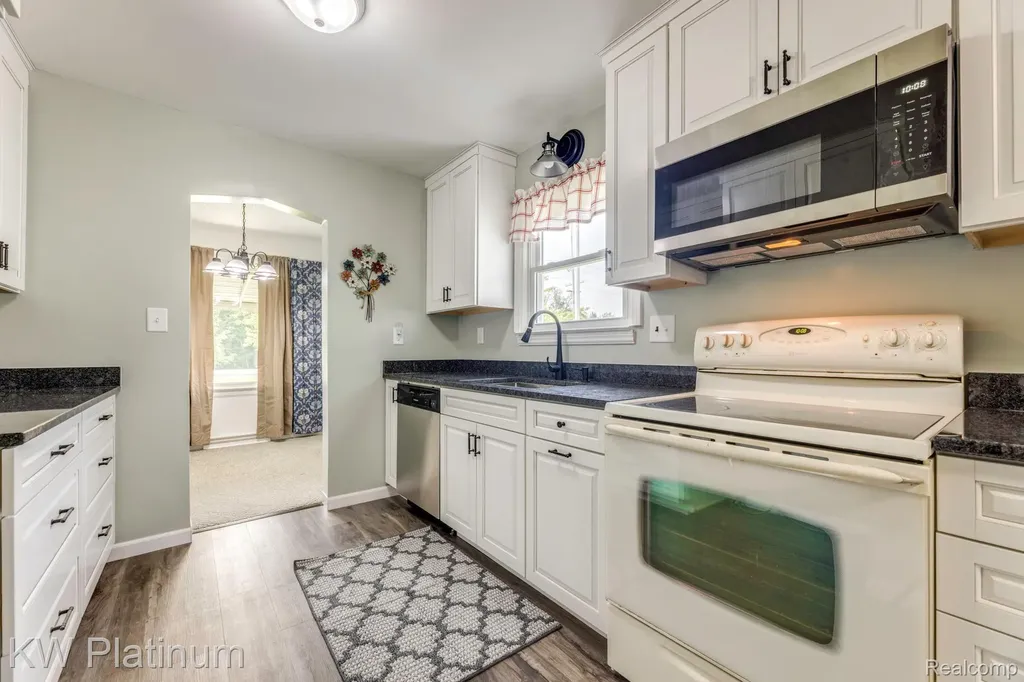 5930 Gratiot Avenue St. Clair Township MI 48079