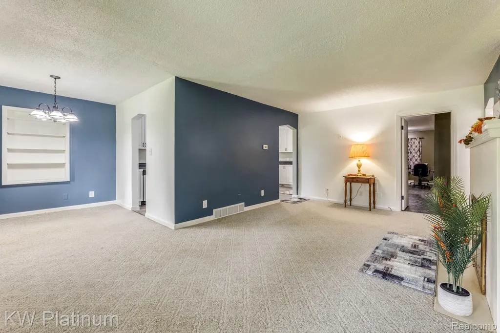 5930 Gratiot Avenue St. Clair Township MI 48079