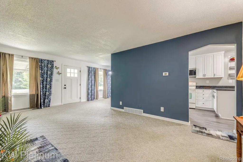 5930 Gratiot Avenue St. Clair Township MI 48079