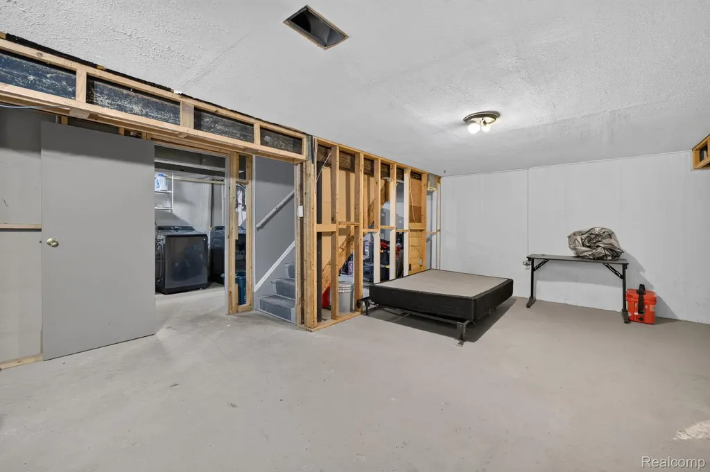 5355 N Seymour Road Flushing Charter Township MI 48433