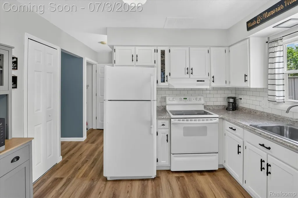 13274 Lake Point Boulevard Van Buren Charter Township MI 48111