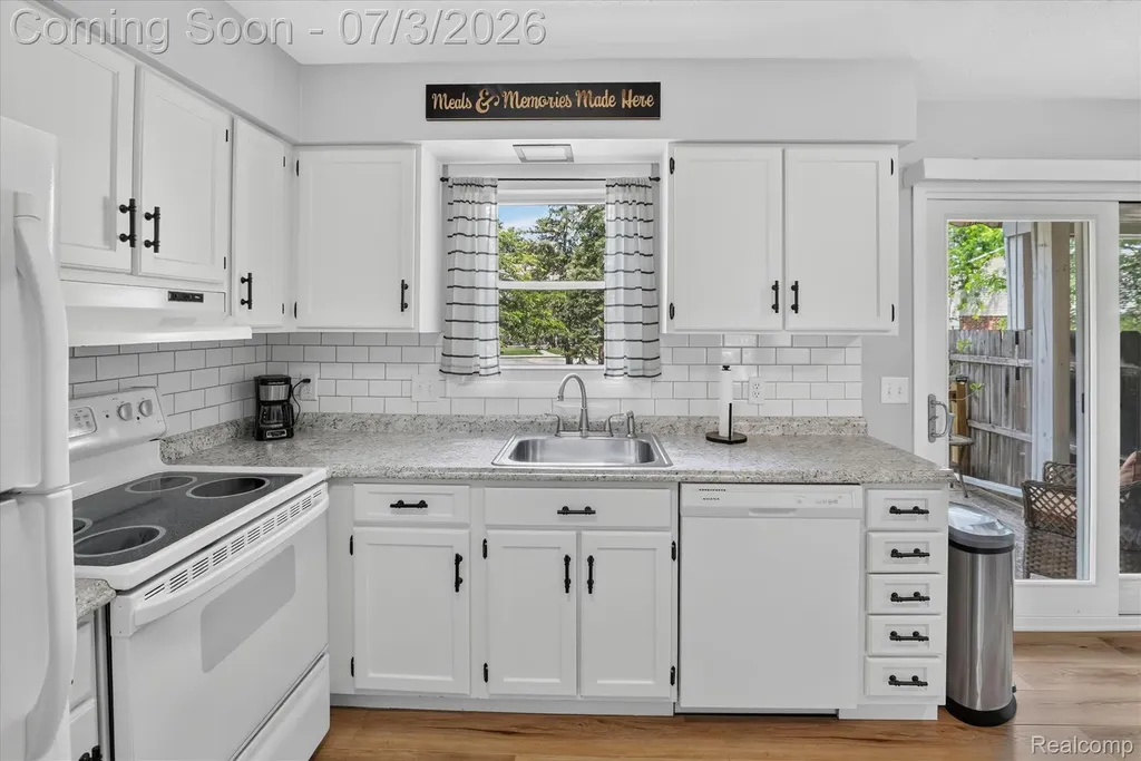 13274 Lake Point Boulevard Van Buren Charter Township MI 48111
