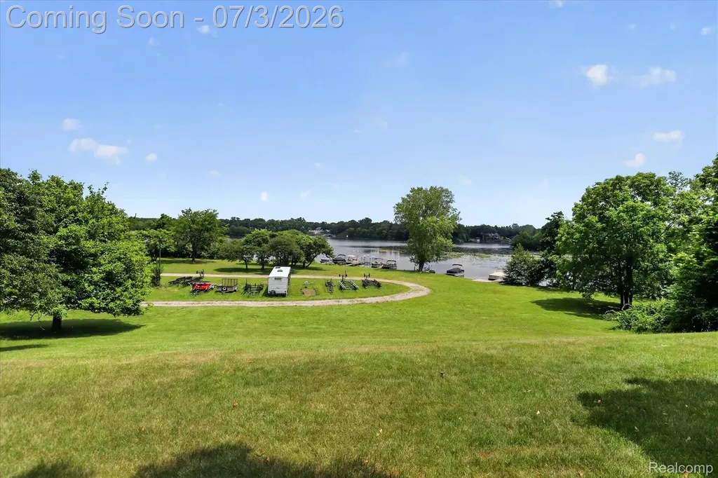 13274 Lake Point Boulevard Van Buren Charter Township MI 48111