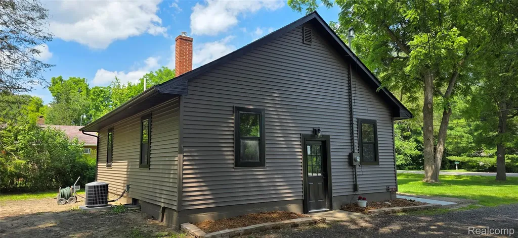 9205 Neff Road Vienna Charter Township MI 48420