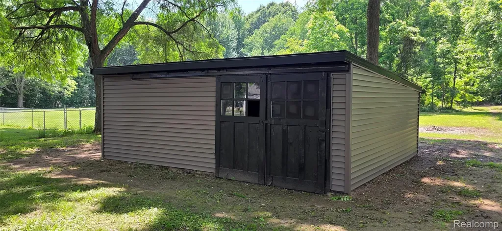 9205 Neff Road Vienna Charter Township MI 48420