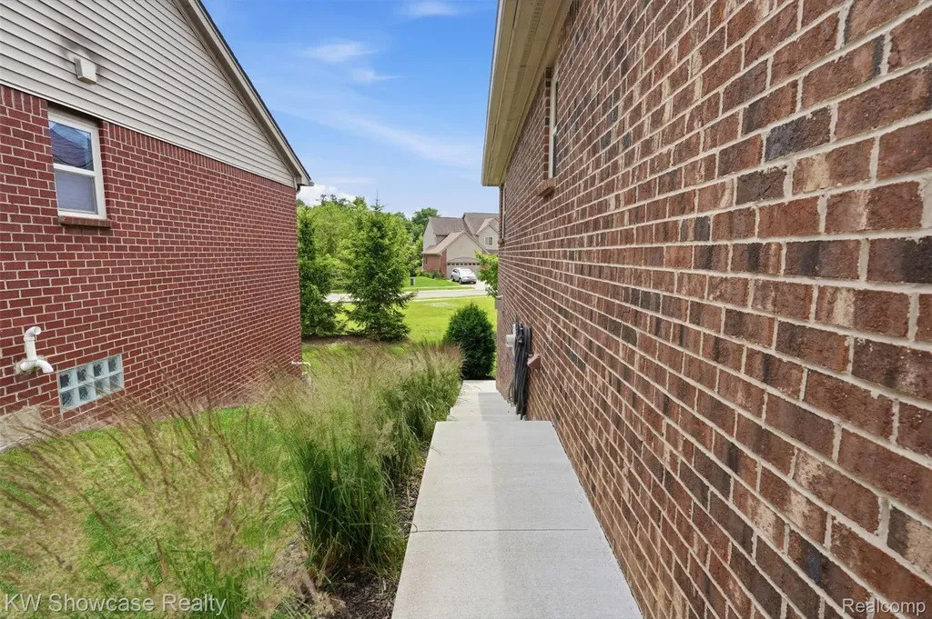 2265 Brigantine Commerce Charter Township MI 48382