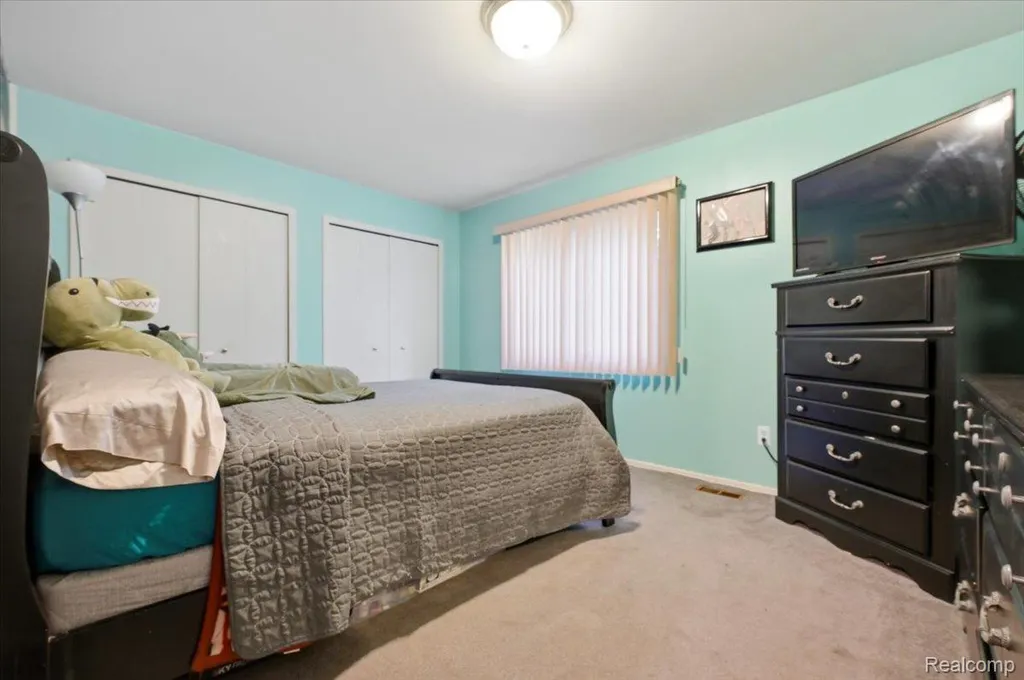 23605 Beech Road Southfield City MI 48033