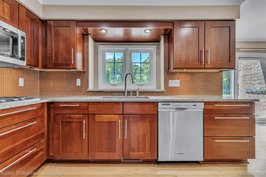 6865 Kings Mill Drive Canton Charter Township MI 48187