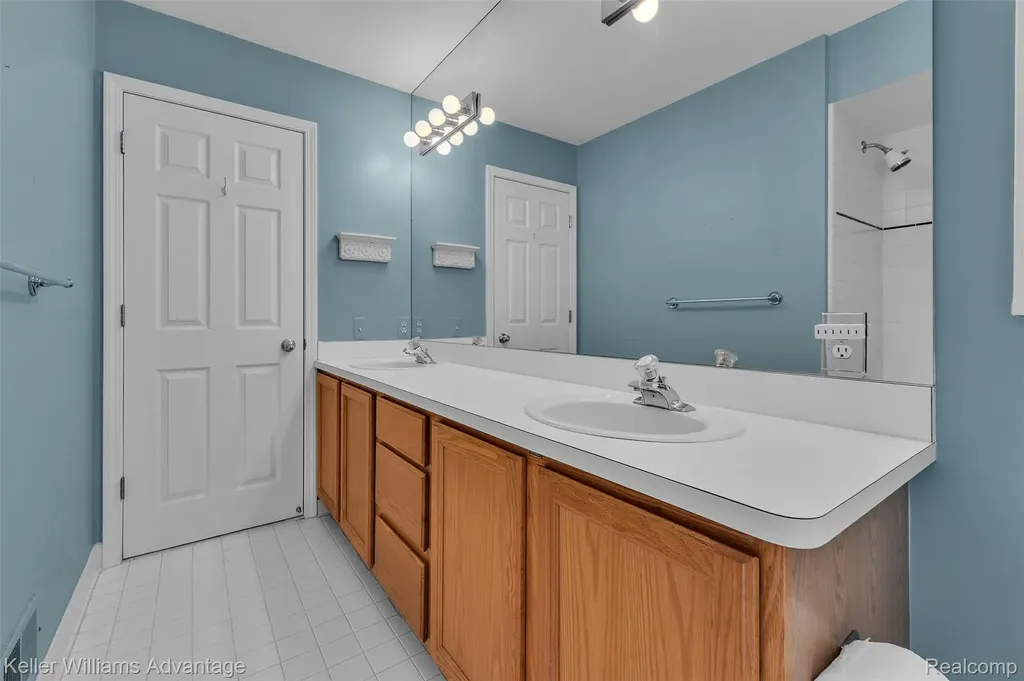 6865 Kings Mill Drive Canton Charter Township MI 48187