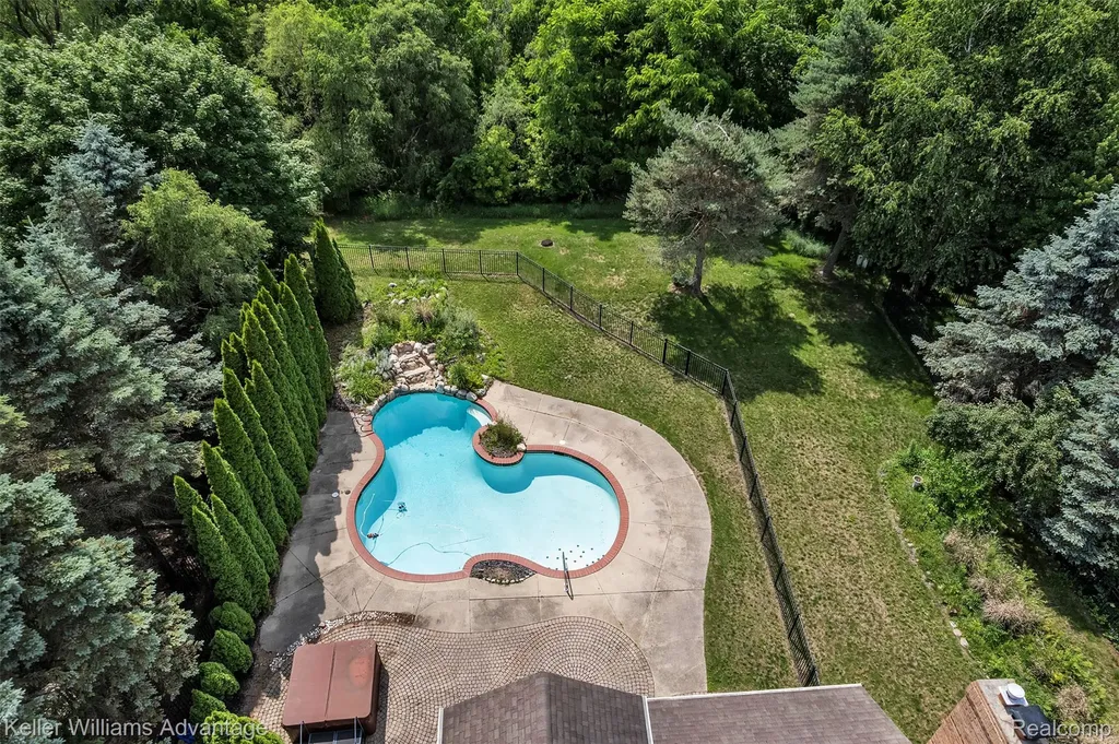6865 Kings Mill Drive Canton Charter Township MI 48187