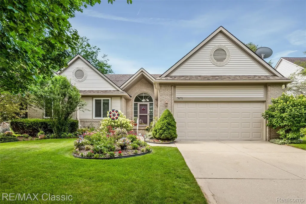 7671 Vamoco Drive Waterford Charter Township MI 48327