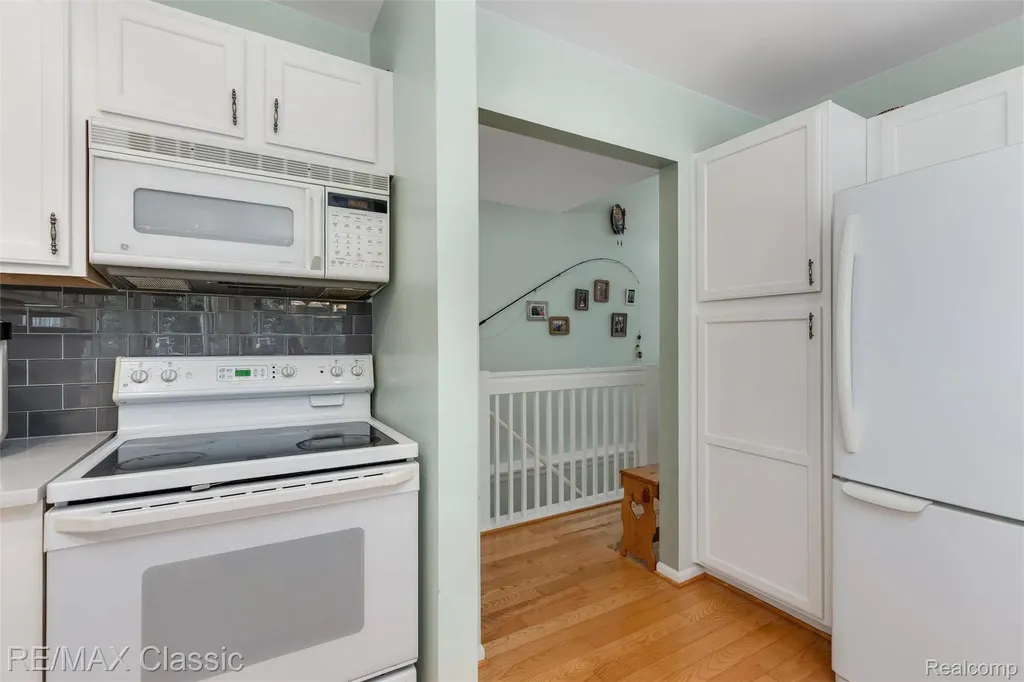 7671 Vamoco Drive Waterford Charter Township MI 48327