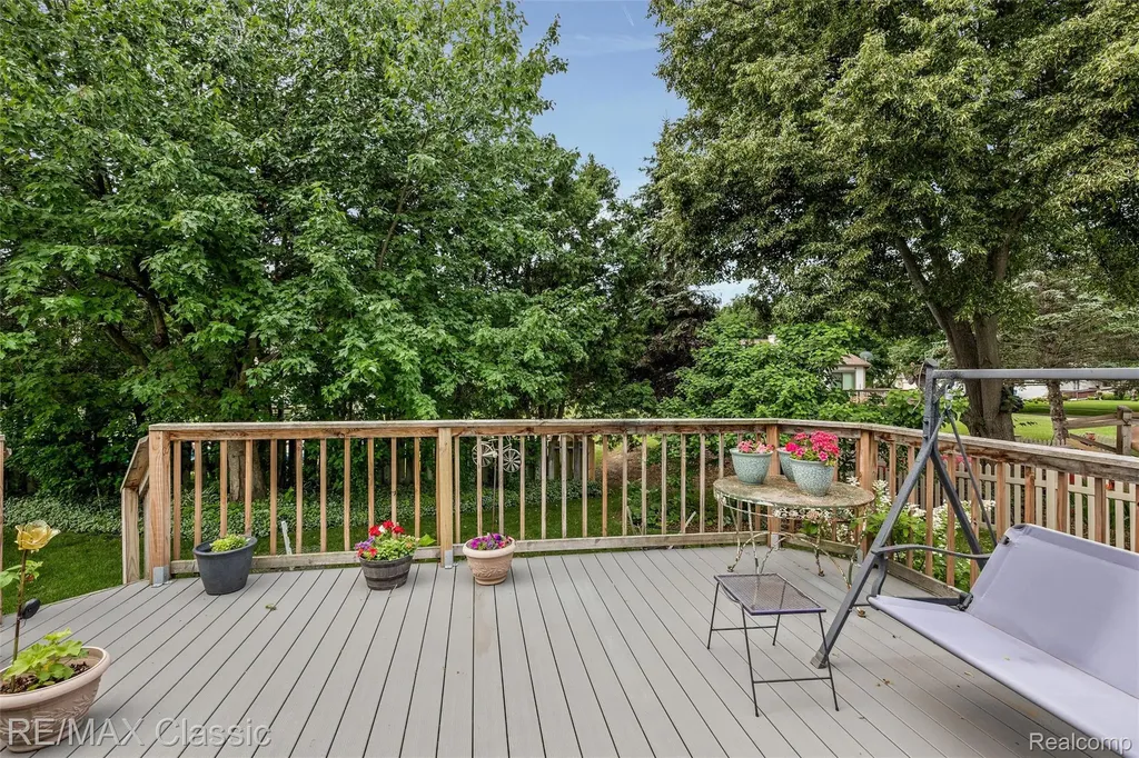 7671 Vamoco Drive Waterford Charter Township MI 48327