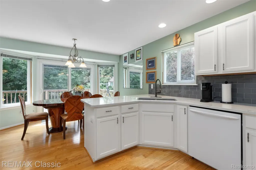 7671 Vamoco Drive Waterford Charter Township MI 48327
