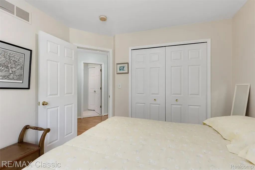 7671 Vamoco Drive Waterford Charter Township MI 48327