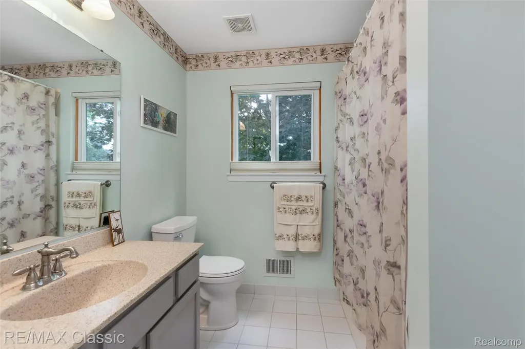 7671 Vamoco Drive Waterford Charter Township MI 48327